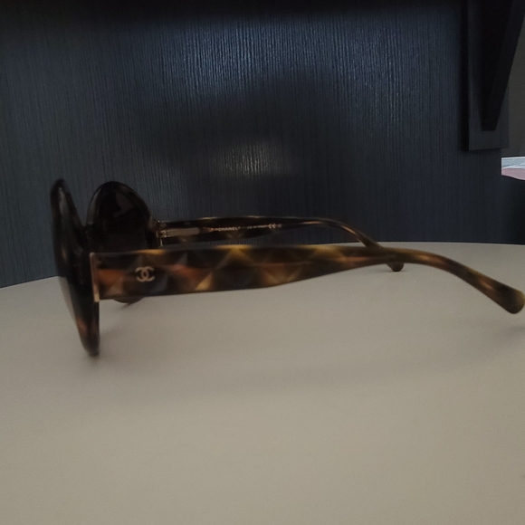 CHANEL Brown Gradient Sunglasses main image 4